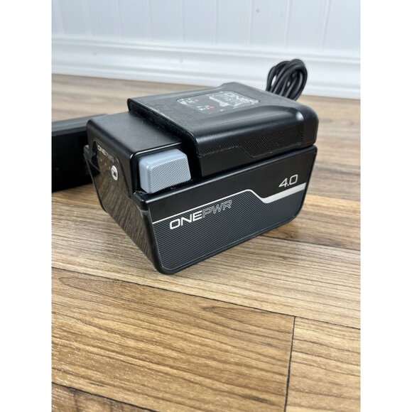 Hoover ONEPWR 4.0 Ah Lithium-Ion Battery BH15240 W/ Hoover Charger BH05000 - Picture 4 of 10